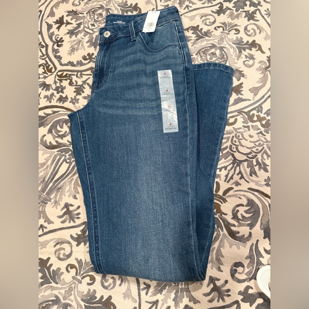 [NOT AVAILABLE]  Old Navy WOW Boot-Cut Jeans Mid-Rise Blue Size 4 NWT